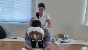 A Importância da Massagem Expressa em Ambientes de Trabalho Estressantes